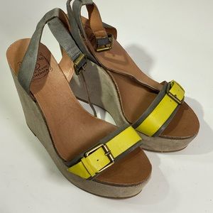 Platform sandals